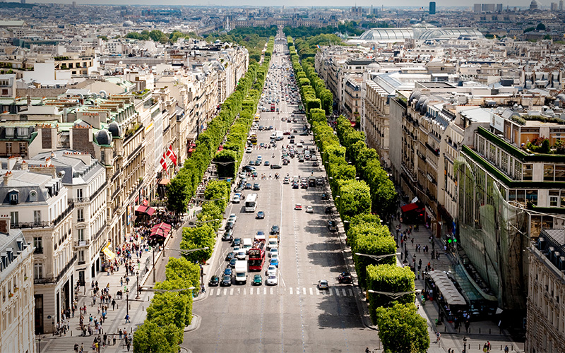  Avenue_des_Champs-Élysées